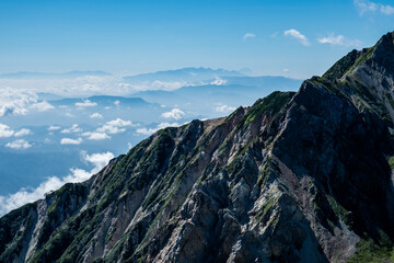 険しい山肌