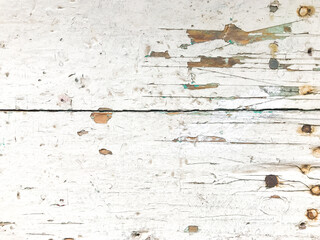 シャビーシックなビンテージのテーブル はげた白いペンキ