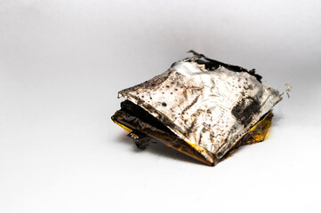 mobile phone battery explodes and burns due to overheat / danger of using smart phone