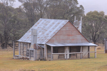 Obraz premium old wooden house