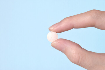 クスリを持つ手元
