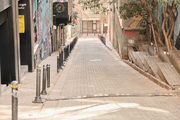 Obraz premium Modern tile and cobblestone way, paving stone and white street lines near city park for pedestrians way made of concrete stone ground floor outside