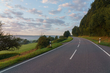 Fototapeta premium Sonnenaufgang über dem Odenwald