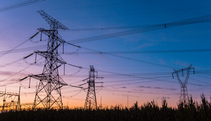 Fototapeta premium A silhouette of an electric tower against a beautiful sunset background