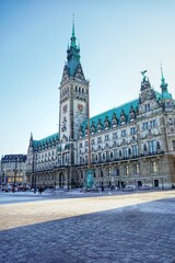 Obraz premium Hamburger Rathaus im Winter