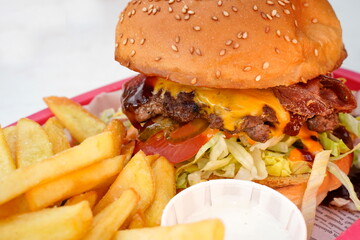 Cheeseburger, Pommes Frites, Wedges, Dip
