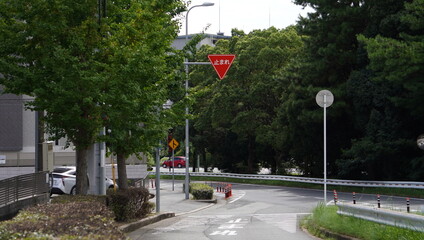 道路標識　止まれ
