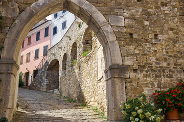 Fototapeta na wymiar The old main gate of Motovun city in Istria, Croatia