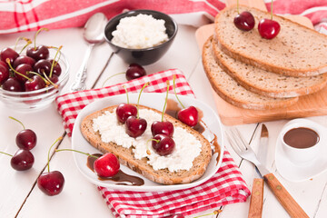 Rye bread with cottage cheese and cherries.