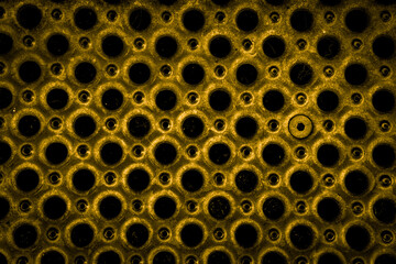 grille métallique jaune