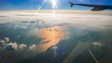 Obraz premium Airplane passing through the clouds
