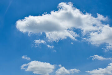 Obraz na płótnie Canvas Beautiful white clouds on blue sky background.