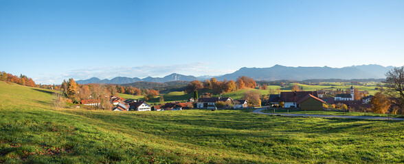 Naklejka premium rural village Aidling, with view to bavarian alps, blue sky