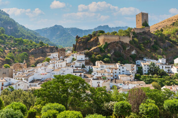 Fototapeta na wymiar Town of Cazorla with its Castle of the Yedra or also called of four corners.