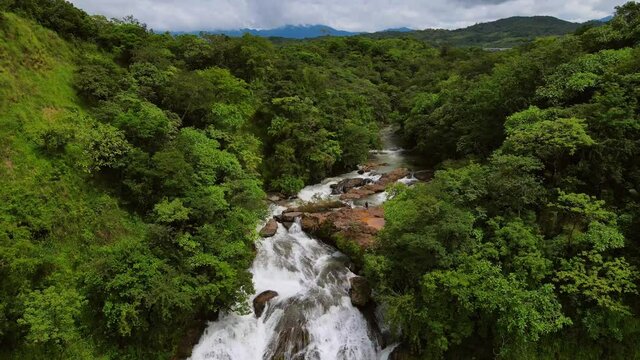 Cascada Kiki Comarca