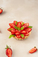 Fototapeta na wymiar Tart with cream and strawberries