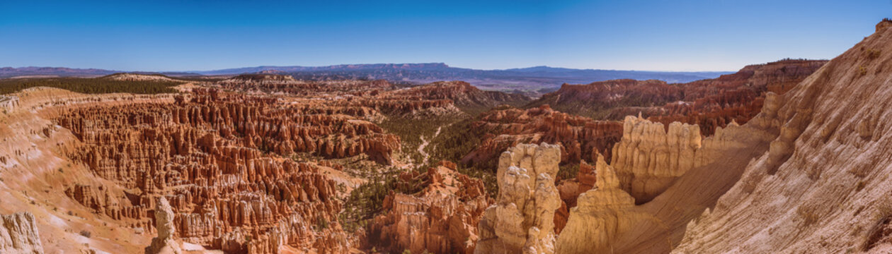 Panoramic view of Bryce Canyon Nation Park on a sunny day © Terri