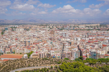 Fototapeta na wymiar Vistas aéreas de Alicante en un día soleado y claro