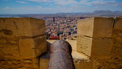 Cañones defensivos del Castillo de Santa Barbara en Alicante - España