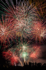 Allassac (Corrèze, France) - Feu d'artifice de la fête annuelle du village tiré depuis le stade...