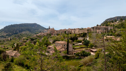 Fototapeta na wymiar Blick auf Valldemossa, Mallorca