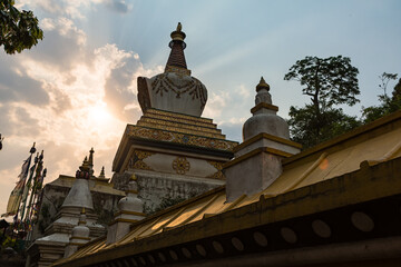 ネパール　カトマンズのスワヤンブナート寺院への山道沿いにある寺院