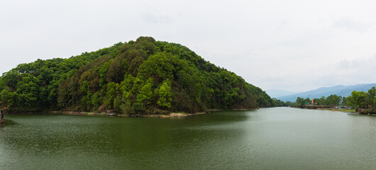 ネパール　ポカラのダムサイドのペワ湖の風景	