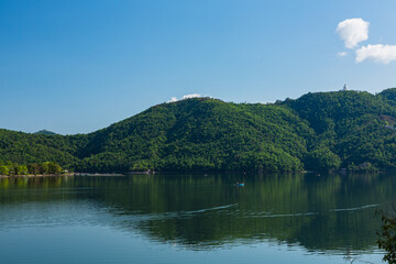 Fototapeta na wymiar ネパール　ポカラのペワ湖の風景