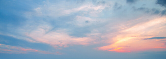 夕焼け　空　雲　背景　背景素材