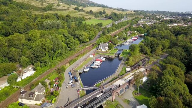 Clyde bilder Bläddra bland 4,161 stockfoton, vektorer och videor
