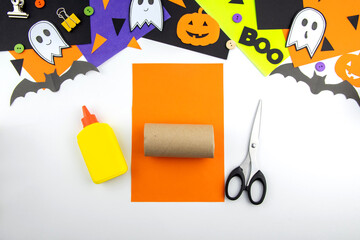 Craft with a child for Halloween from rolls of toilet paper and colored paper pumpkin. Step-by-step instruction. step 1.