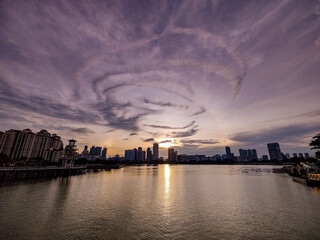 Fototapeta na wymiar The mysterious yet dramatic cloud formation over the bay at the end of the Singapore Kallang River at dusk