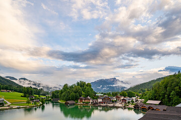 Obraz premium Königssee Boot Berge Bayern Deutschland Wald Hütte Christlieger Malerwinkel Kirche St.Bartholomä