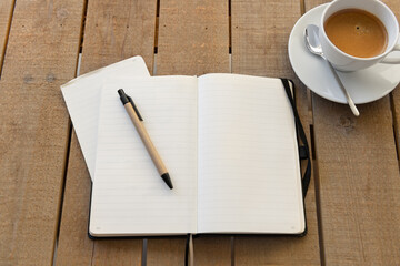 Pause mit Kaffe und Notizbuch