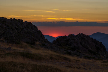 Atardecer dorado en lo alto del Pico de la Maliciosa