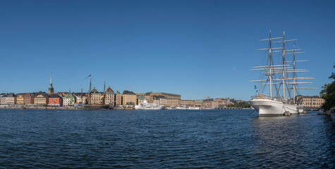 Fototapeta premium Panorama view over the inner harbor of Stockholm with the old sailing replica of the Swedish East Indiaman Götheborg