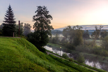 Poranne mgły nad rzeką Supraśl, Podlasie, Polska