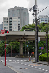 東京、平河町の貝坂通から臨む首都高速道路の高架や永田町の風景