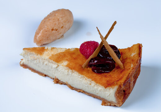Tarta de queso azul con helado de membrillo