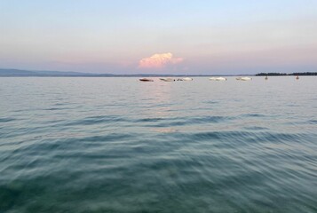 Obraz premium water of lake garda in italy surrounded by mountains