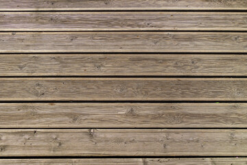 Covering of wooden planks with a longitudinal relief