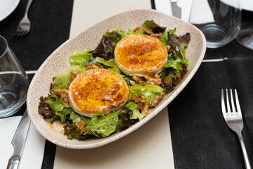 Salad with honey mozzarella and nuts
