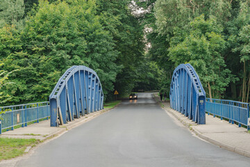 Most o stalowej konstrukcji.