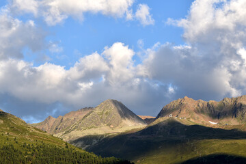 Tiroler Berge und Wolken