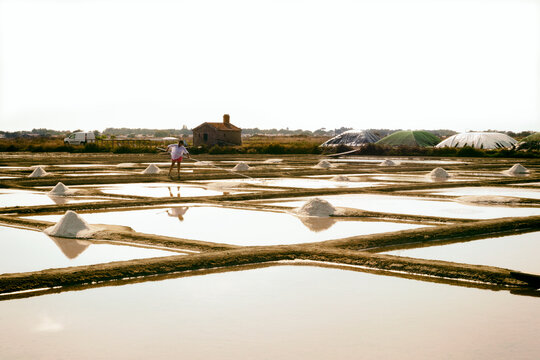 saline from island country