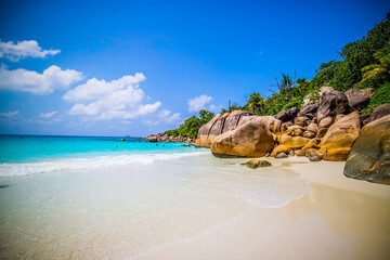 Obraz premium The beautiful beach Anse Lazio at Praslin, Seychelles.
