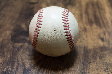 練習で傷だらけになった硬式野球のボール