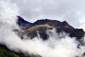 Tiroler Berge und Wolken