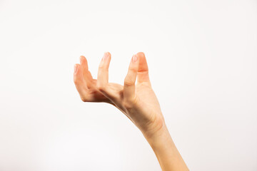 Mano gesto o señal de agarrar, mano tensionada con fondo blanco.