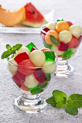 Salada de frutas org&acirc;nica com gelatina 